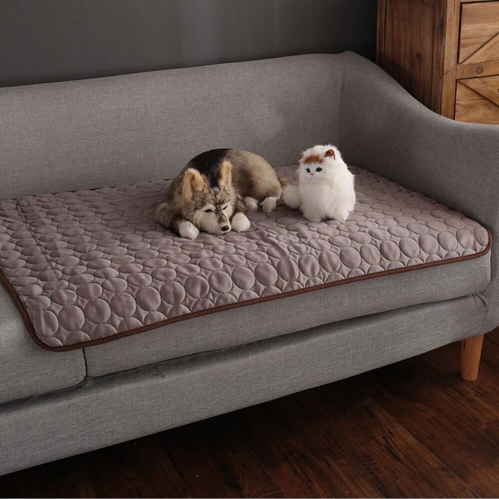 Coolmat Warmte Absorberende Huisdierenmat bruin Sofa