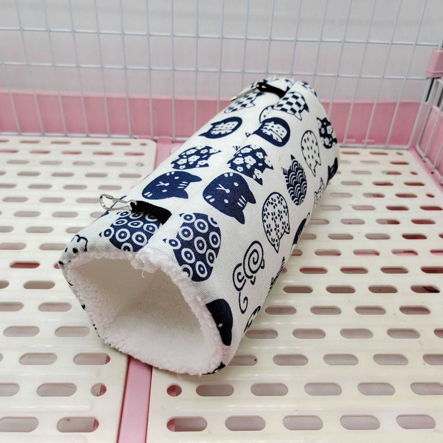 Cozy Critter Tunnel in witte en blauwe patroon stof