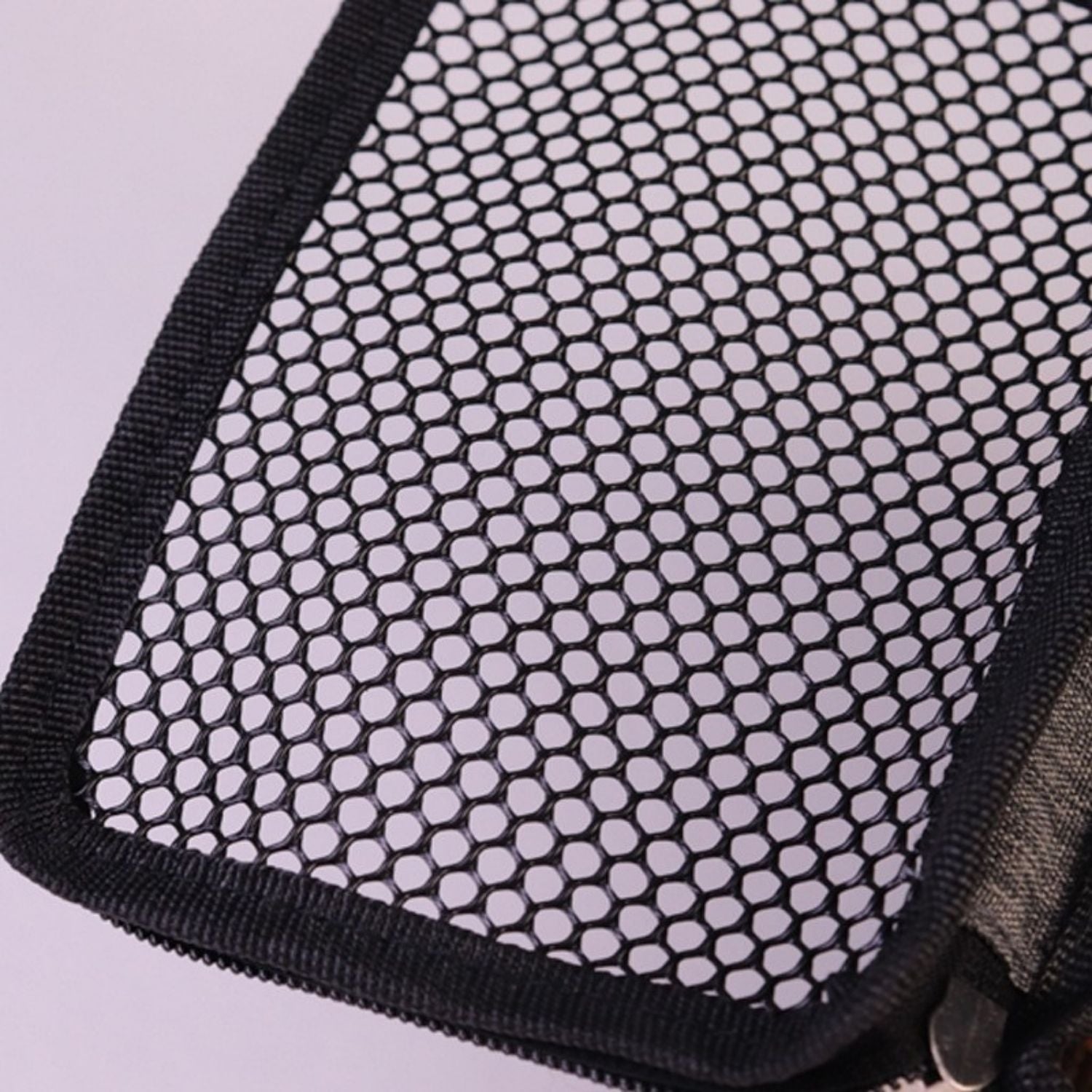 Hamsterdrager close up van ventilerend gaas