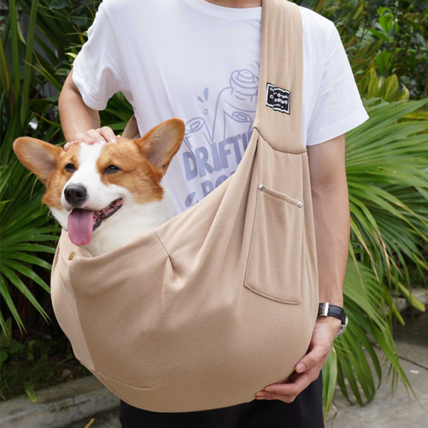 Huisdier Crossbody Tas beige sling voor middelgrote hond ergonomische draagzak