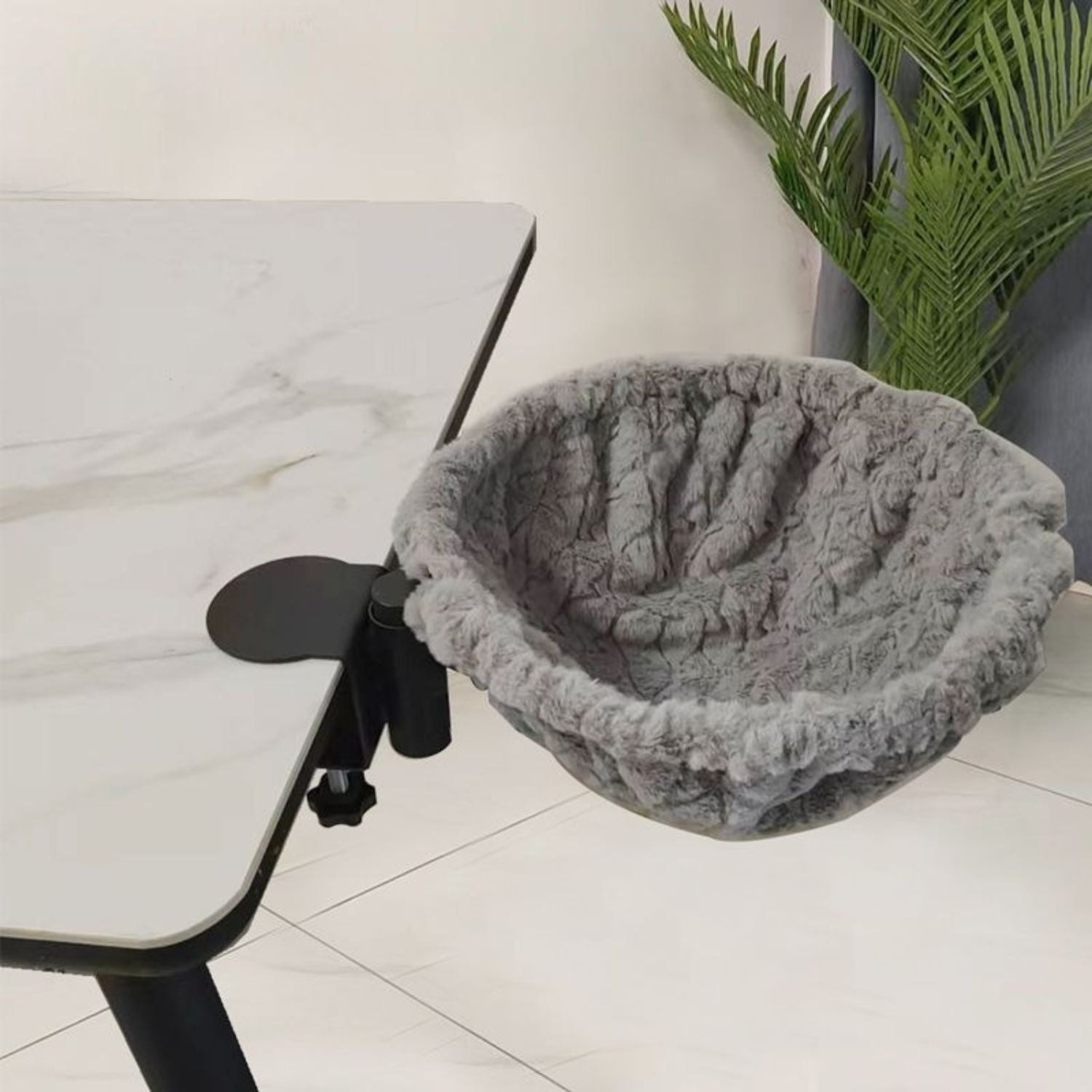 Klimboom Kat Meubel grijs rond kussen op tafel