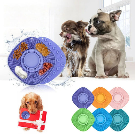 Langzame invoer Hondenmat twee honden met voermat met snoepjes