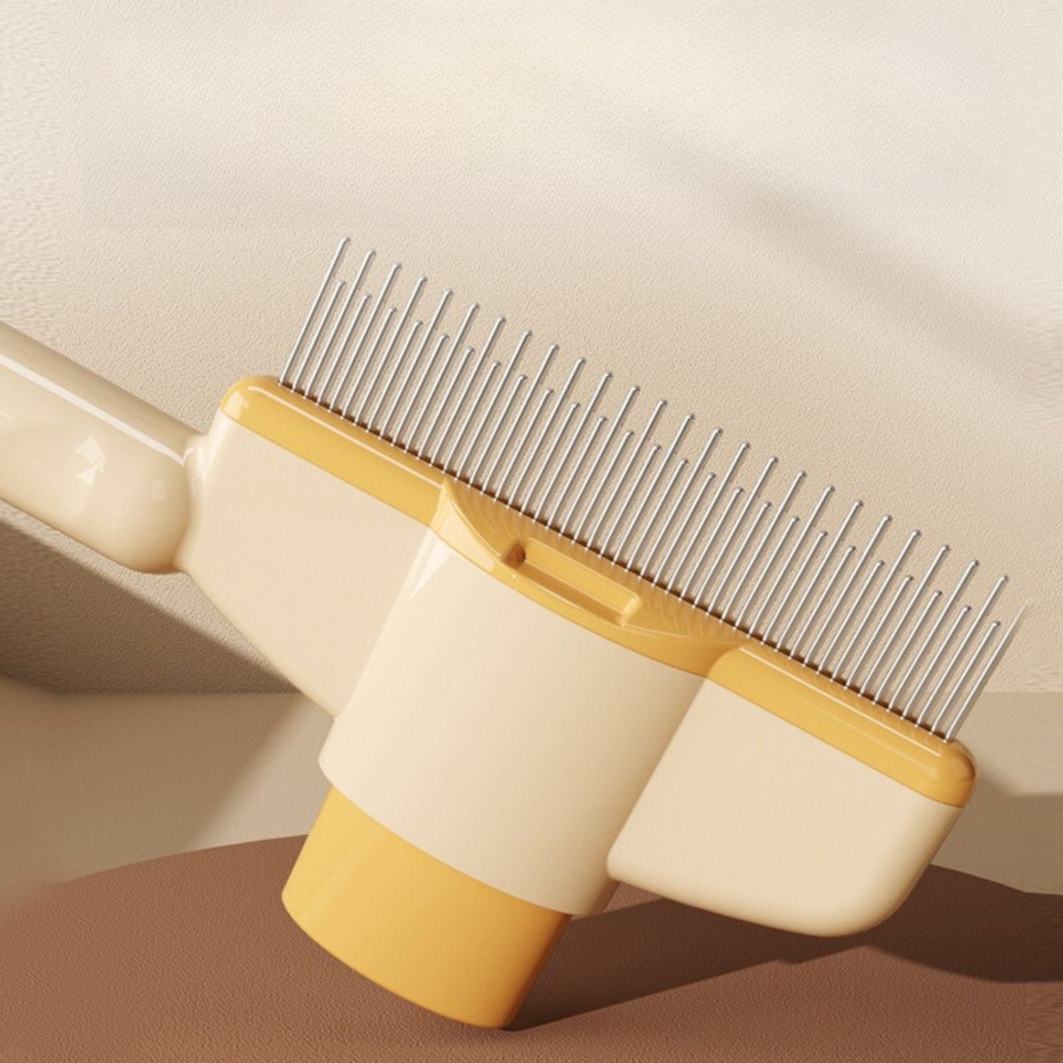 Zelfreinigende Huisdierkam huisdiervachtverwijderaar in actie