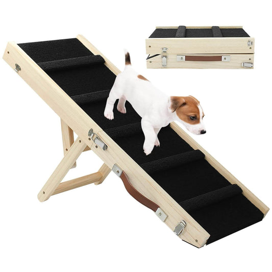 een kleine hond laten zien hoe hij de hondenhelling gebruikt