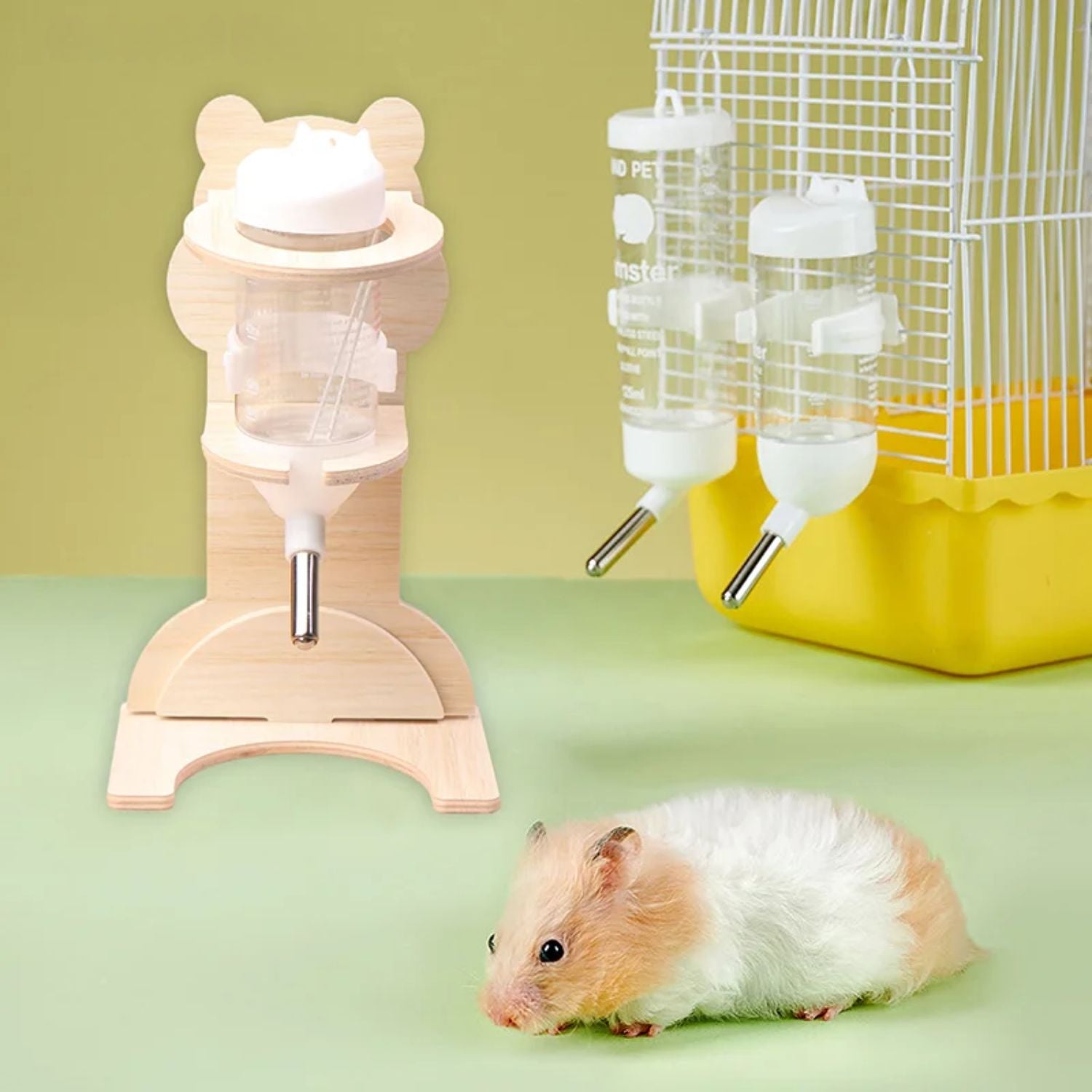 hamster drinkfles houder met hamster en kooi in achtergrond