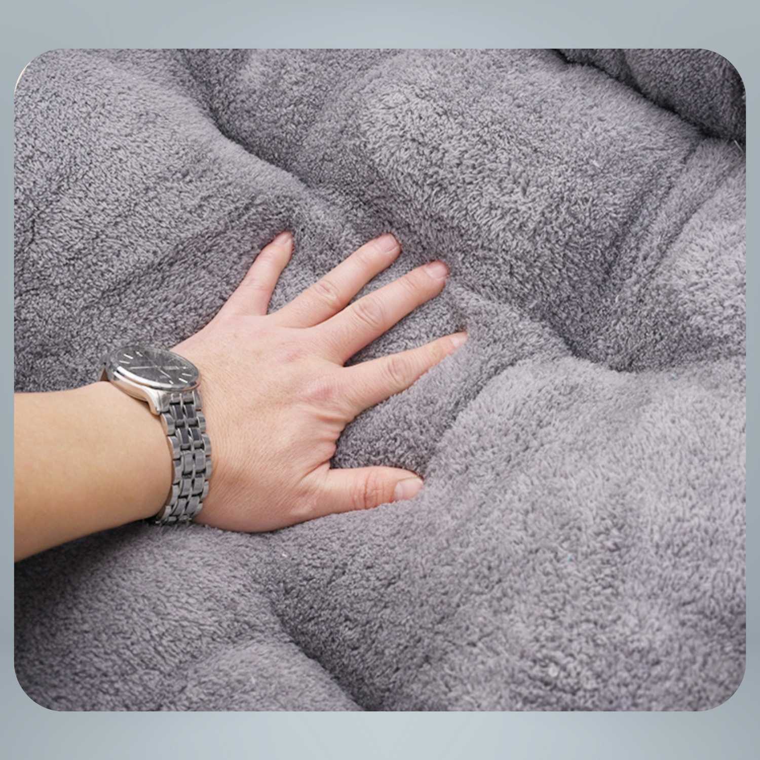 hondenbed winter warm grijs detailfoto zachte vulling en comfort