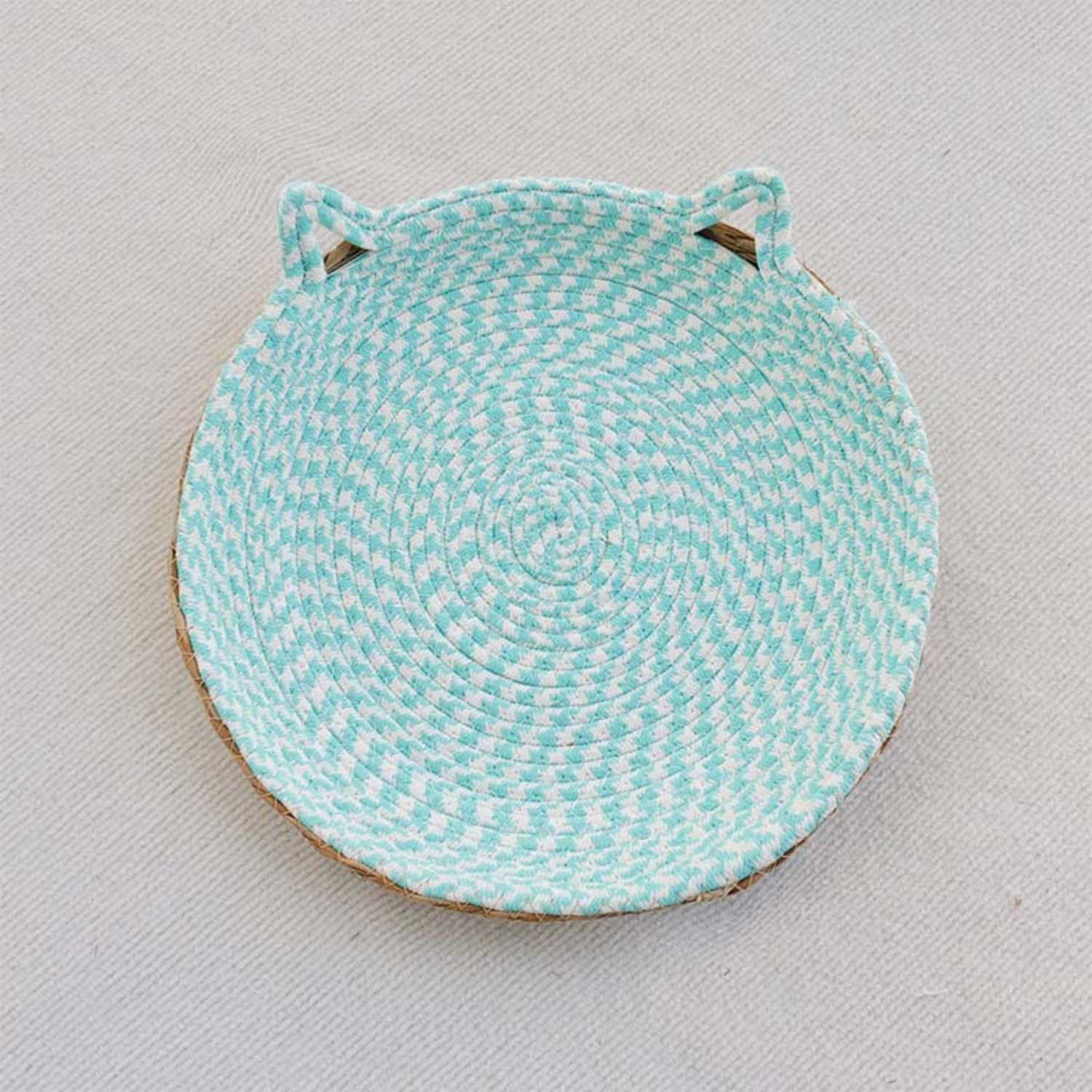 kattenbed groot rattan ronde mand met katvorm oren blauw