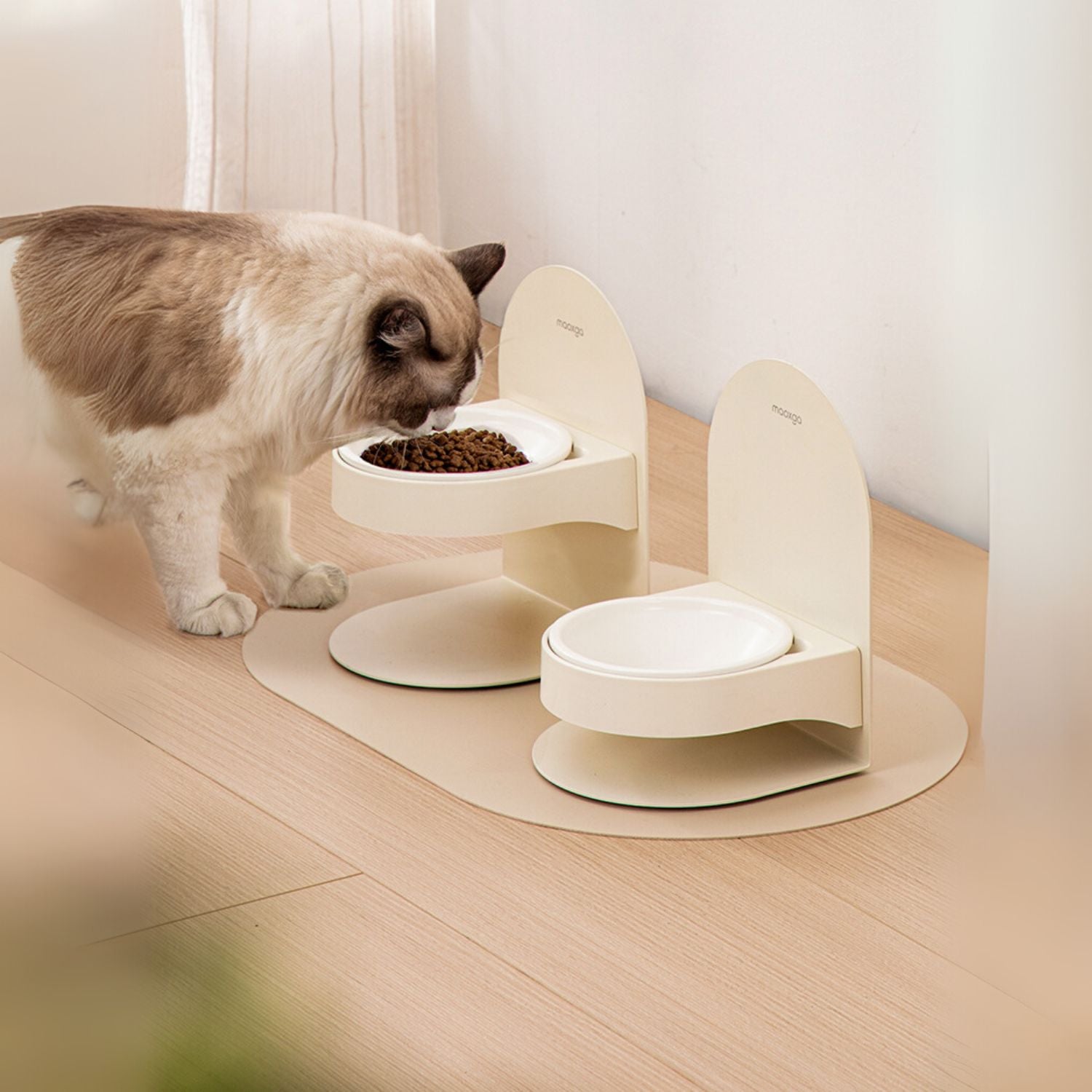 kattenkom keramiek verhoogd kat eet uit verhoogde bak met voedingsstand