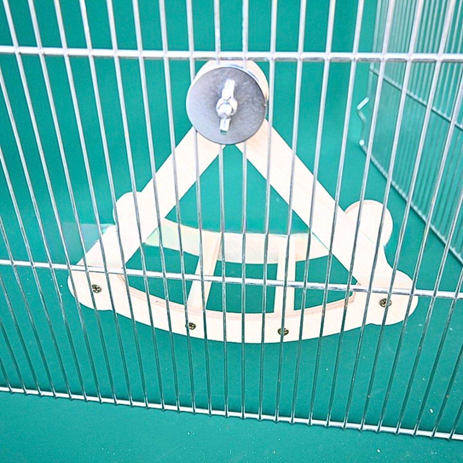 piratenboot schommel speelgoed bevestigd in kooi