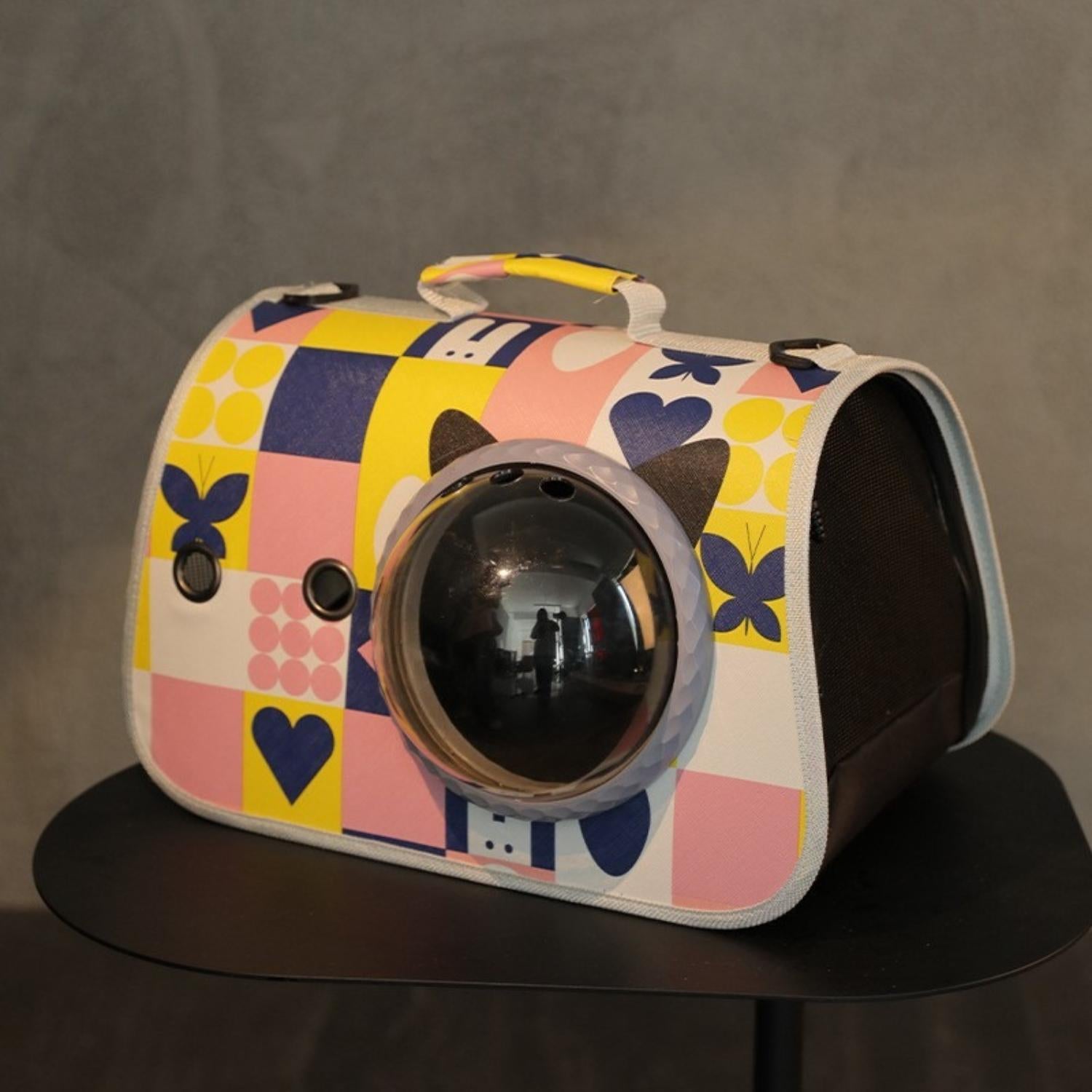 schoudertas kattenmand Gele en roze kattenreistas met speels patroon