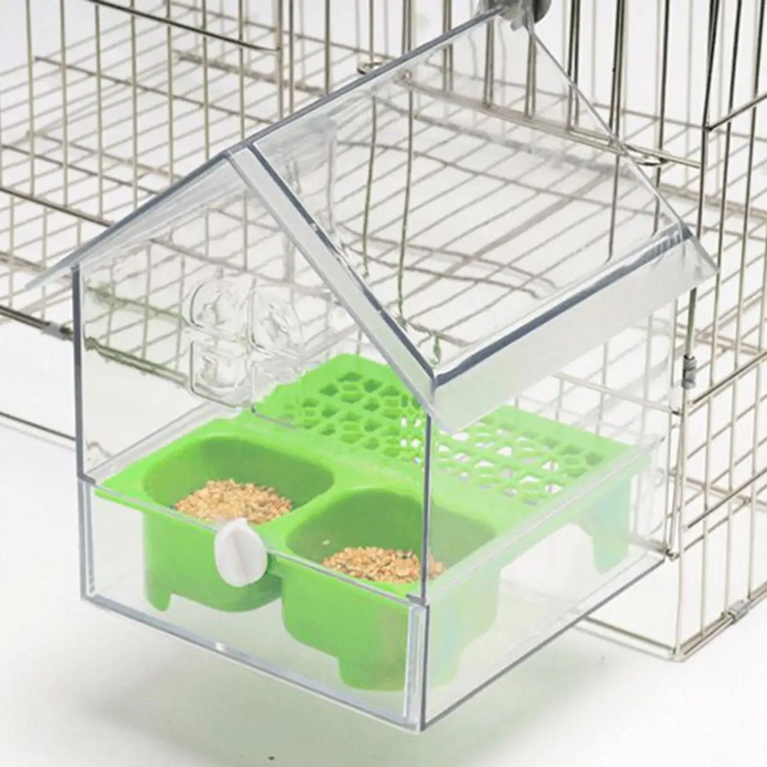 vogelvoerbak extern op vogelkooi gemonteerd met groene bakjes en zuignapbevestiging